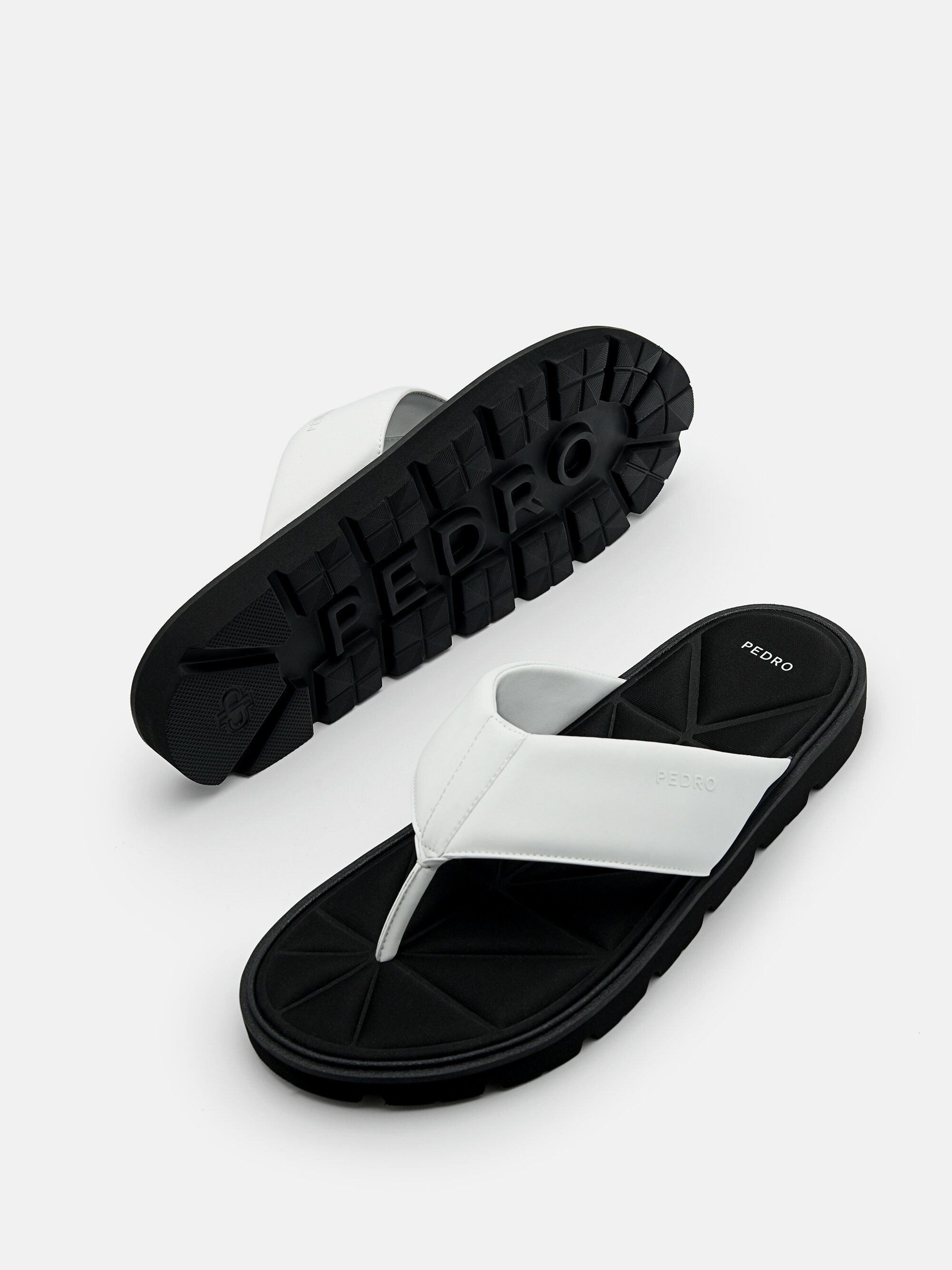 Thong Sandals in Pixel, White