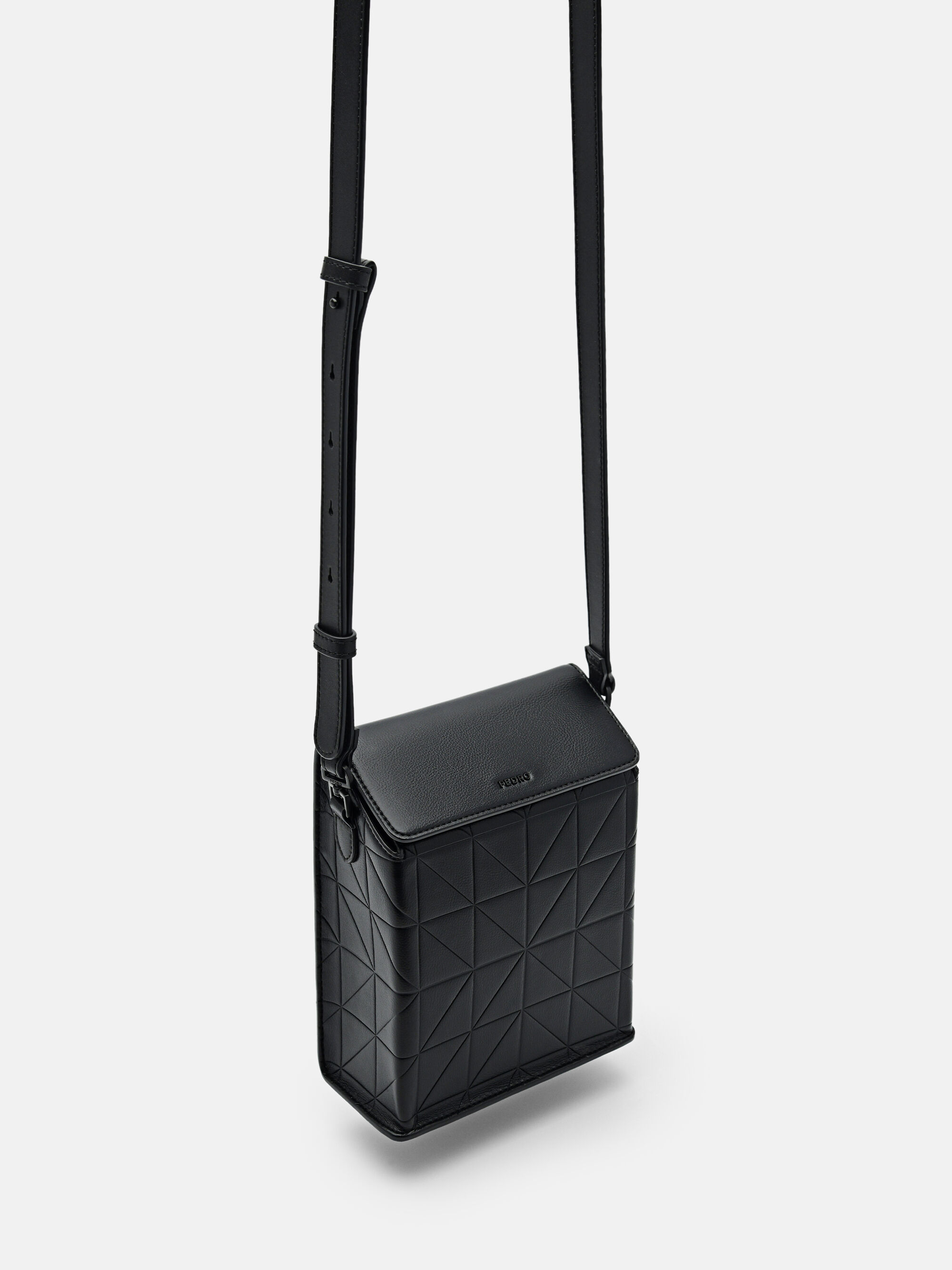 Oliver Sling Bag in Pixel, Black