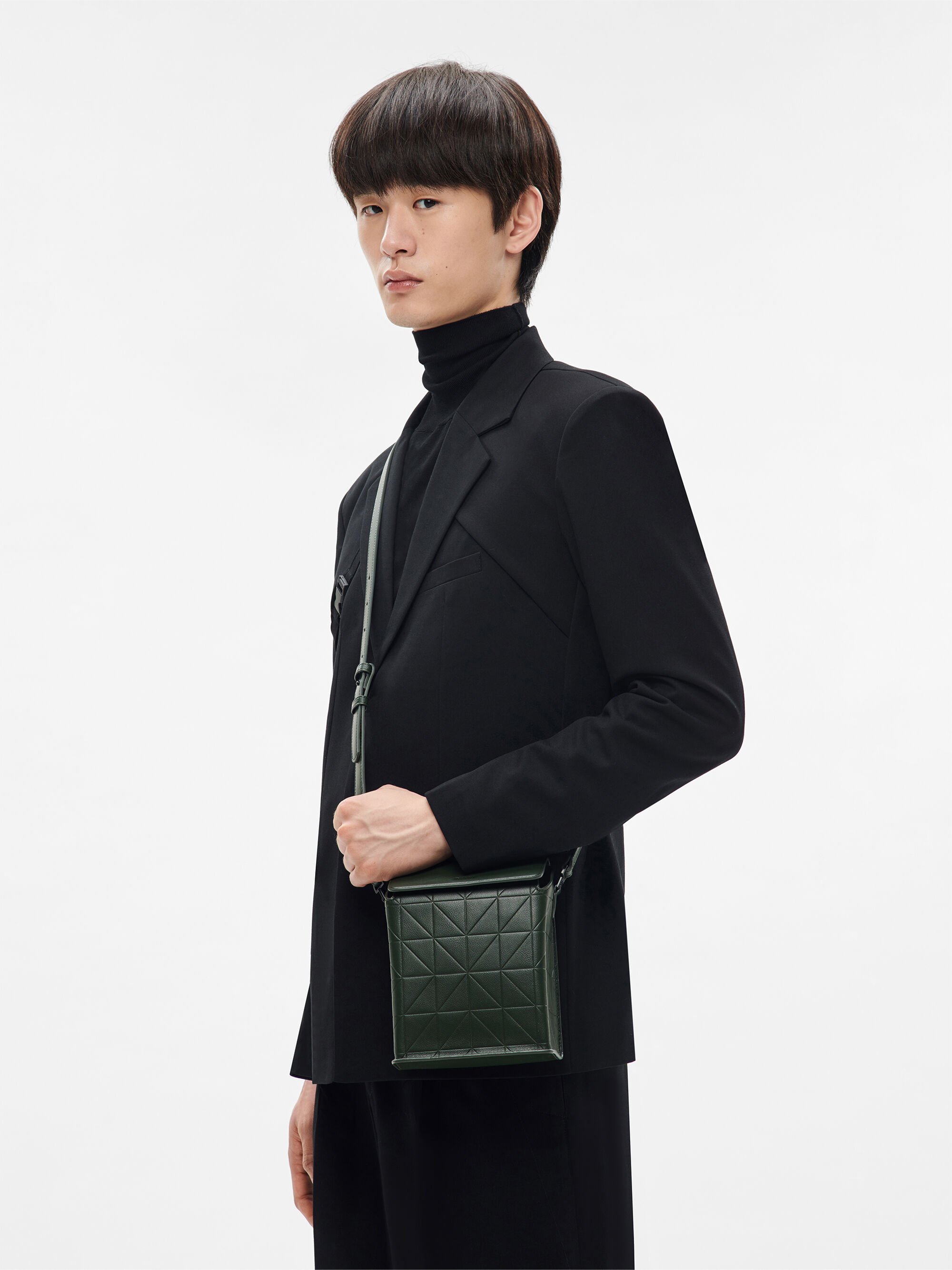 Oliver Sling Bag in Pixel, Dark Green