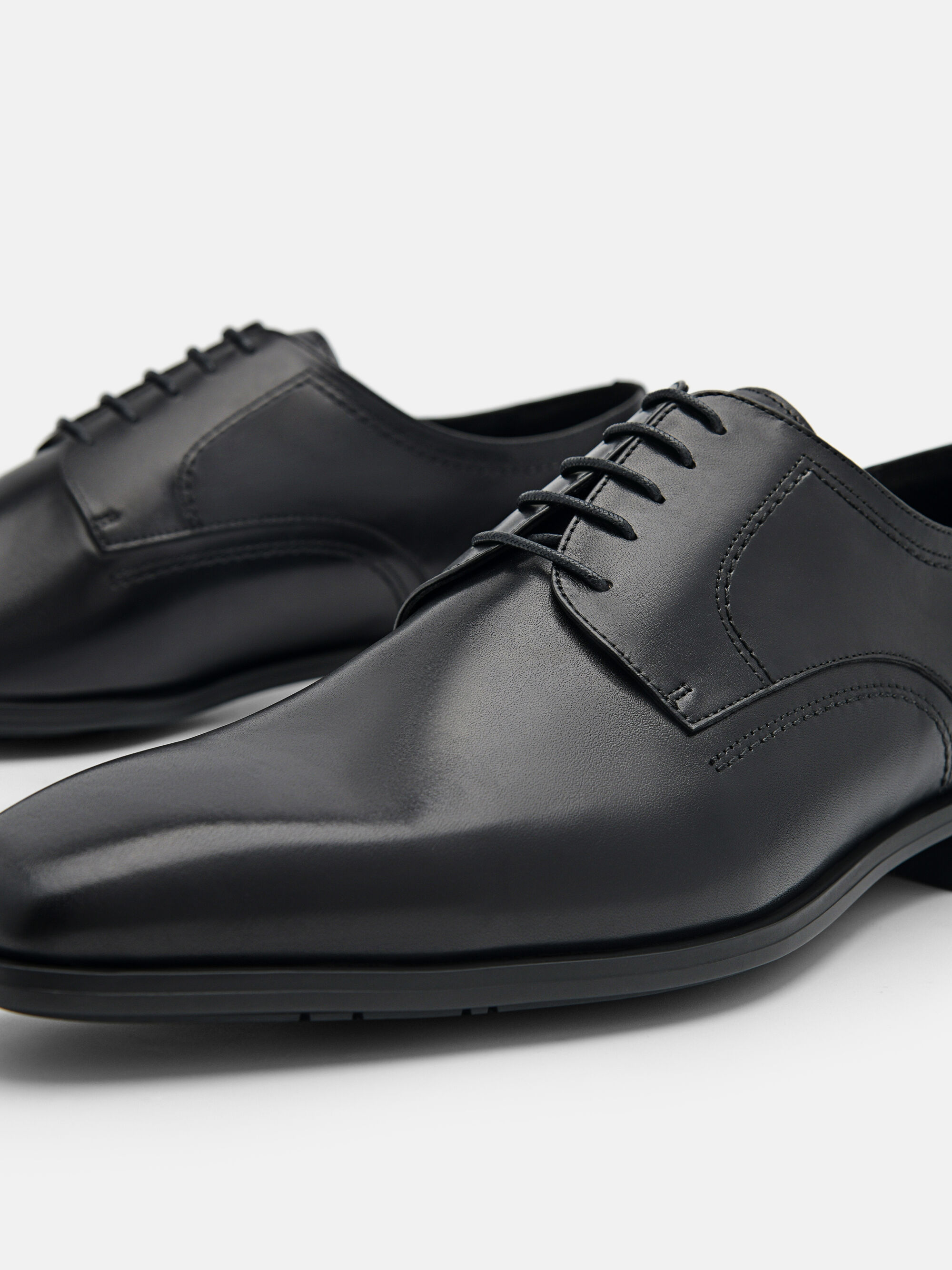 Altitude Lightweight Leather Derby Shoes, Black