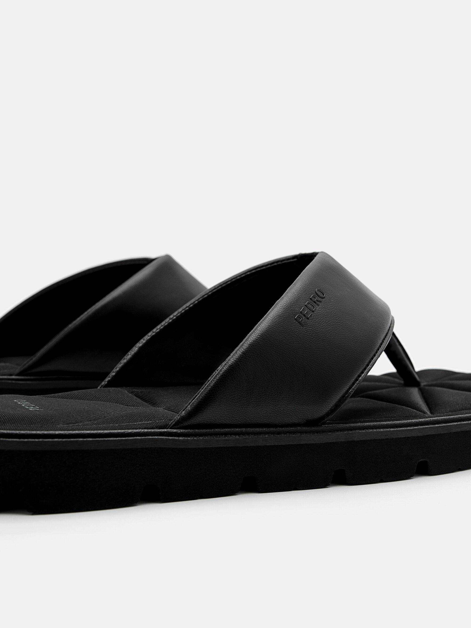 Thong Sandals in Pixel, Black