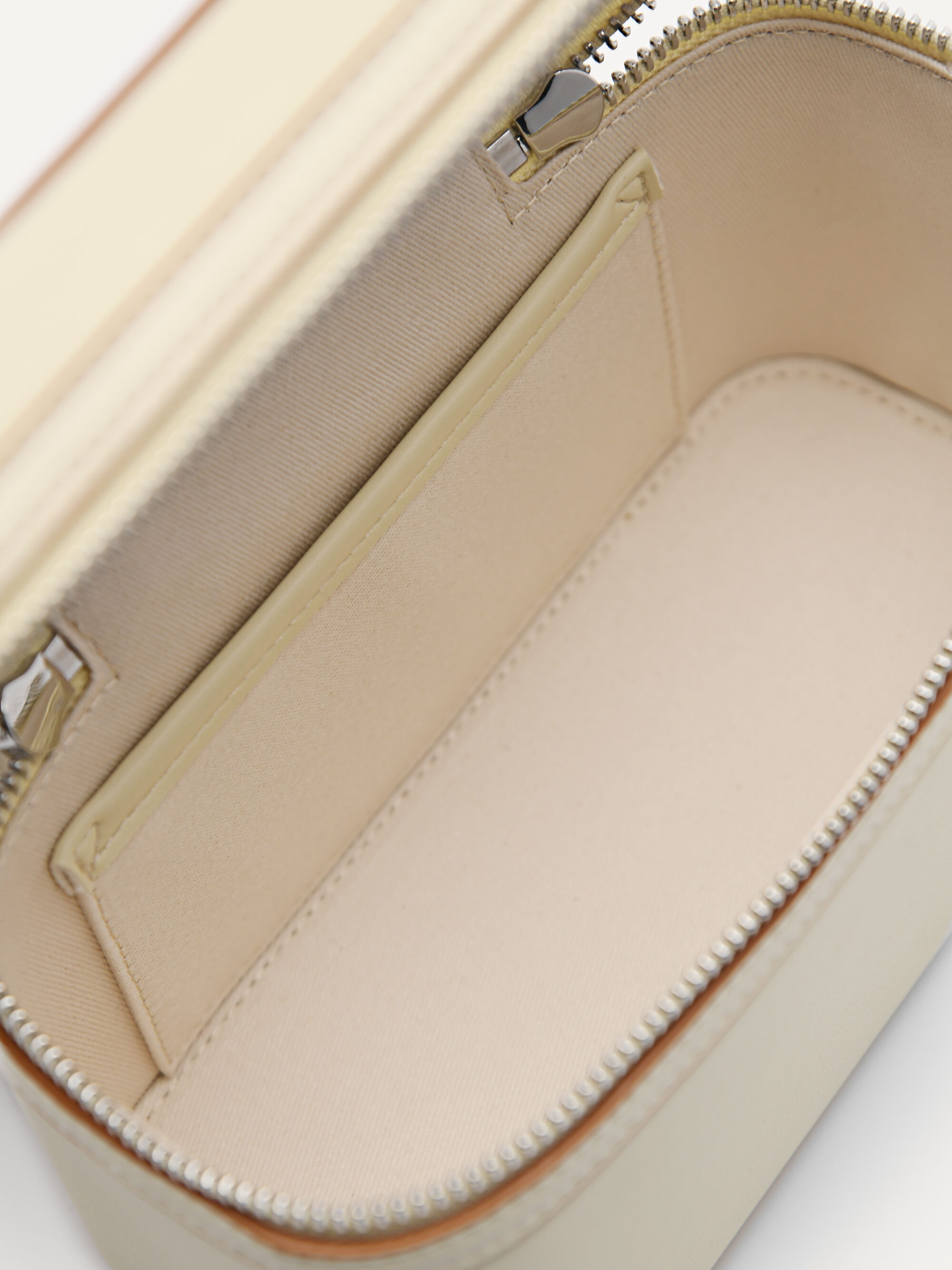 PEDRO Ari Boxy Shoulder Bag Size: W19 x H13.5 x D8.5 cm Colors