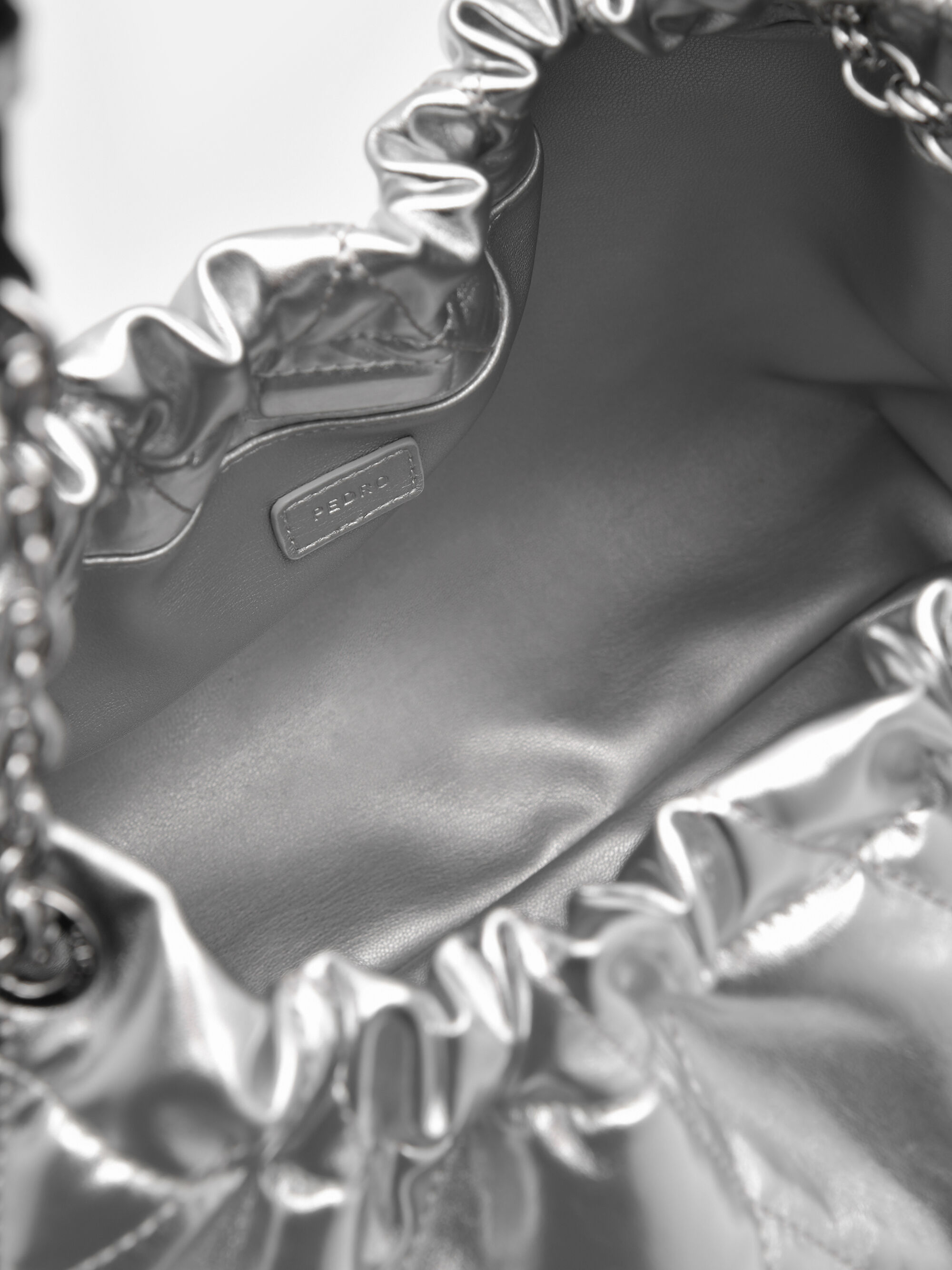 Túi đeo vai hình thang Kaia Quilted, Bạc, hi-res