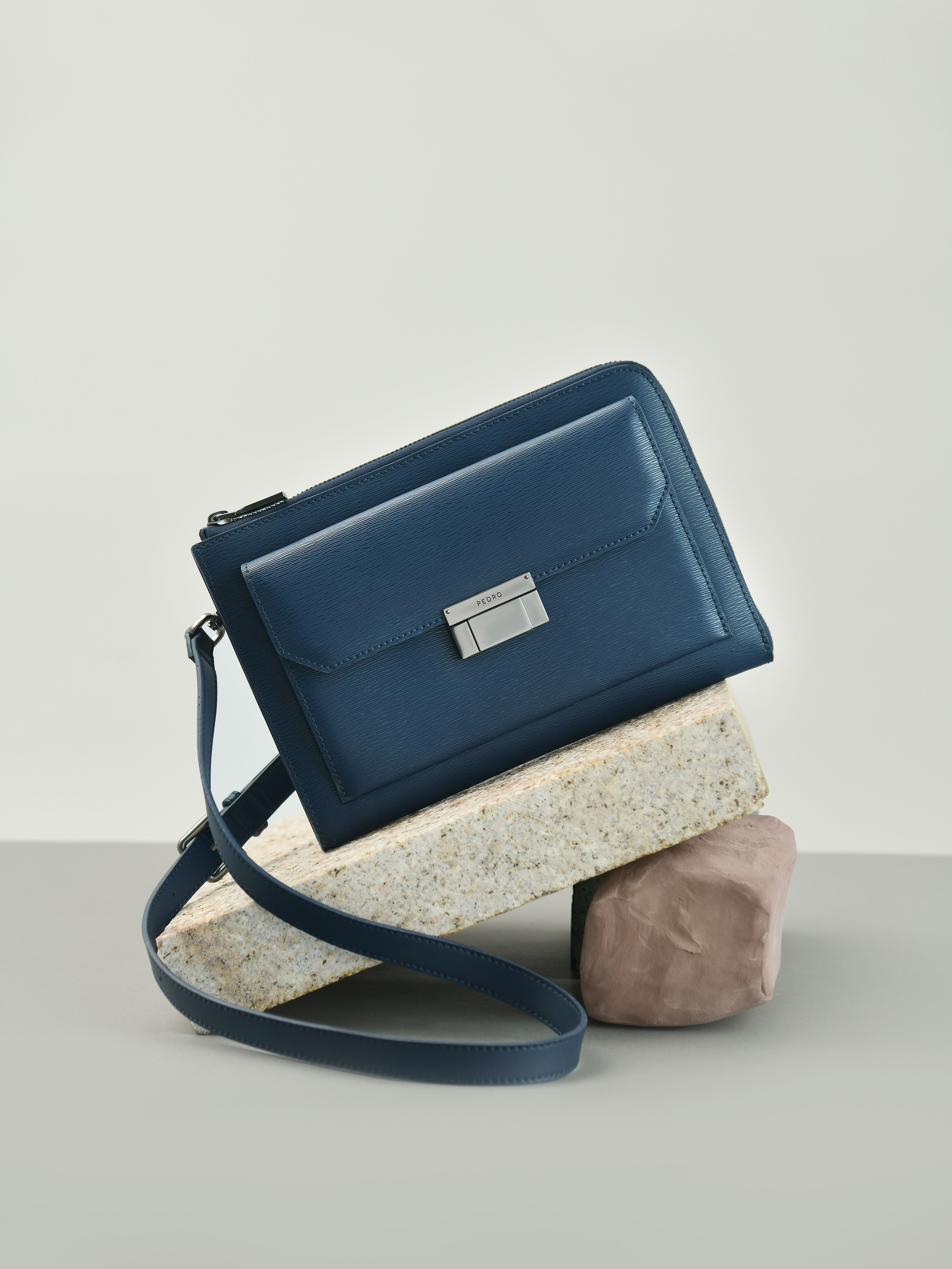 Clutch chữ nhật Small Leather, Xanh Navy, hi-res